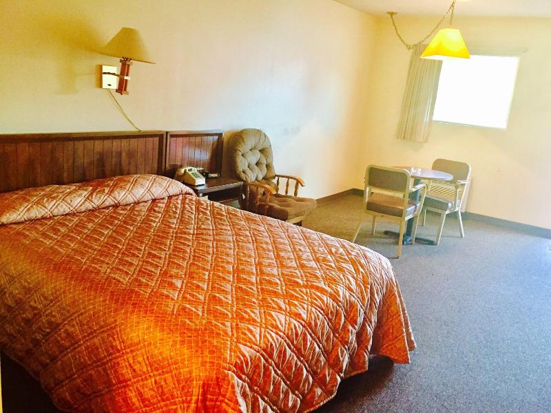 DOUBLE DELUXE KING BED