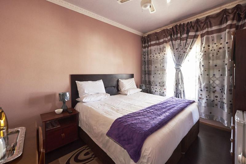 Flossiea ™s Bed And Breakfast image