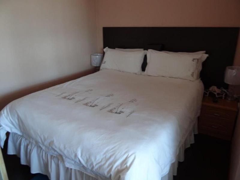 Flossiea ™s Bed And Breakfast image