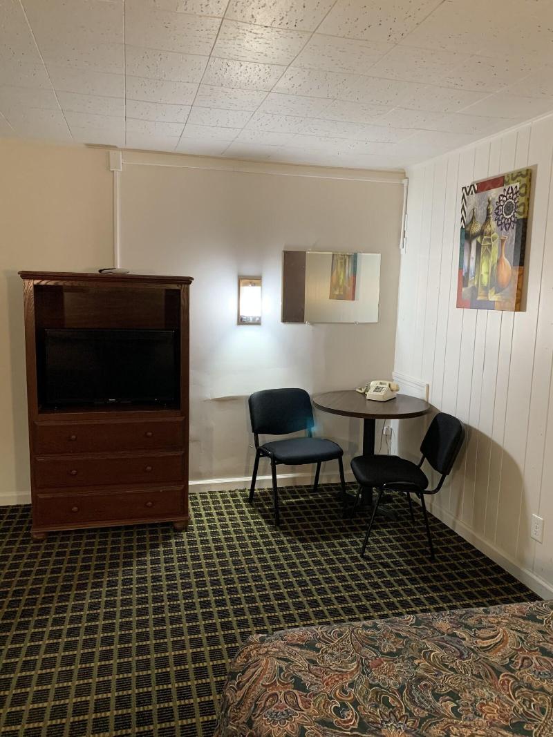 Boone Trail Inn — photo 12