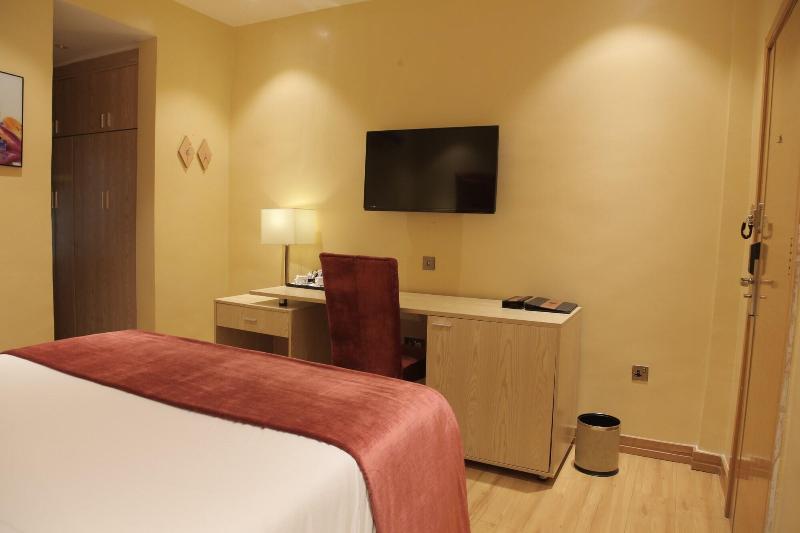 Bon Hotel Elvis image