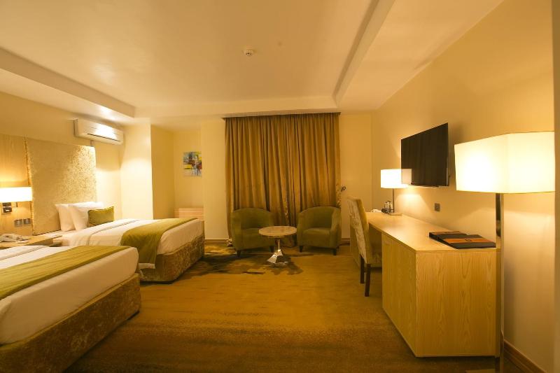 Bon Hotel Elvis image