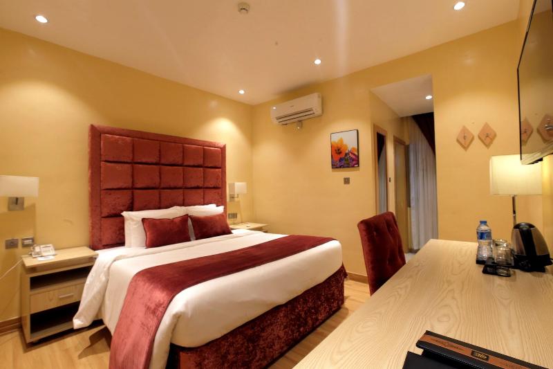 Bon Hotel Elvis image