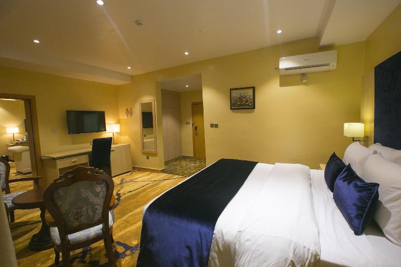 Bon Hotel Elvis image