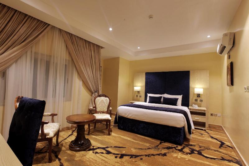 Bon Hotel Elvis image
