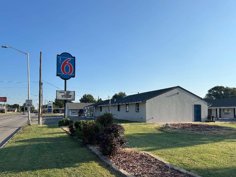 Regal Inn — exterior view
