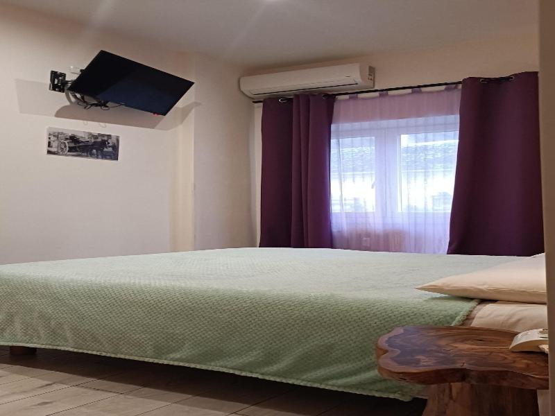 Lanzies Guesthouse image