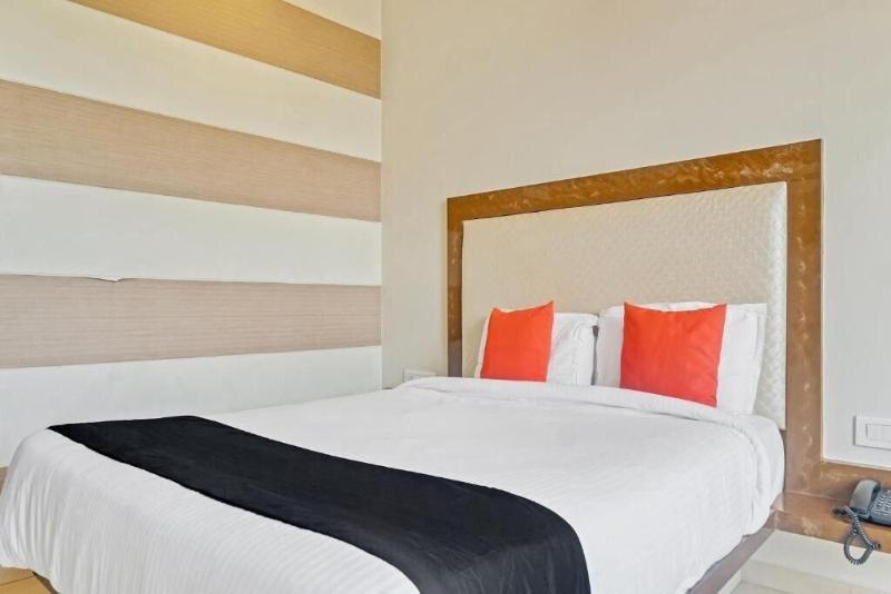 Hotel Maval Grand image