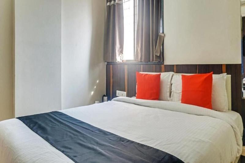 Hotel Maval Grand image