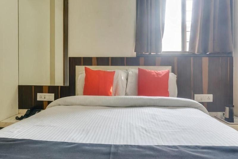 Hotel Maval Grand image