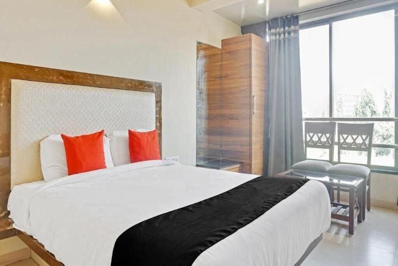 Hotel Maval Grand image