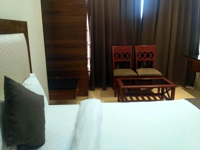 Hotel Maval Grand image