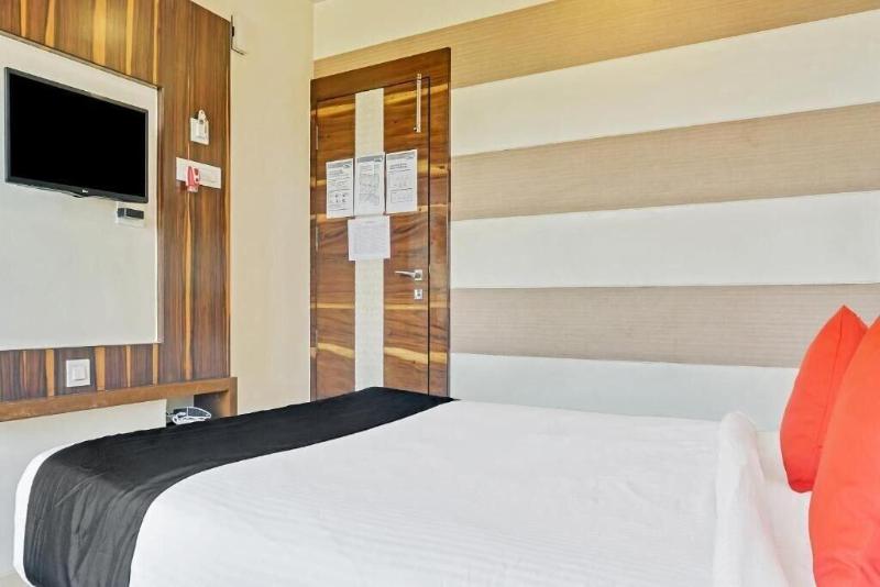 Hotel Maval Grand image