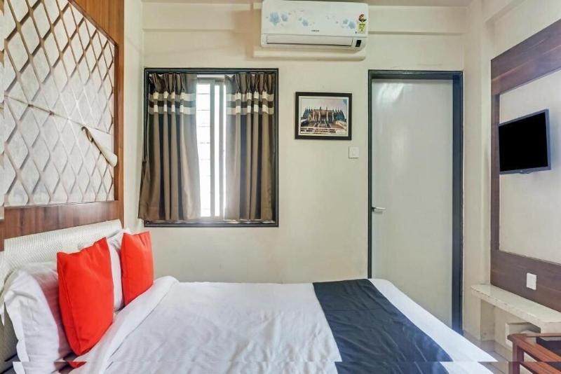 Hotel Maval Grand image
