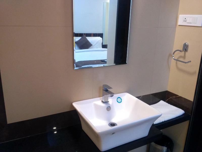 Hotel Maval Grand image