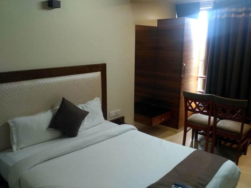 Hotel Maval Grand image