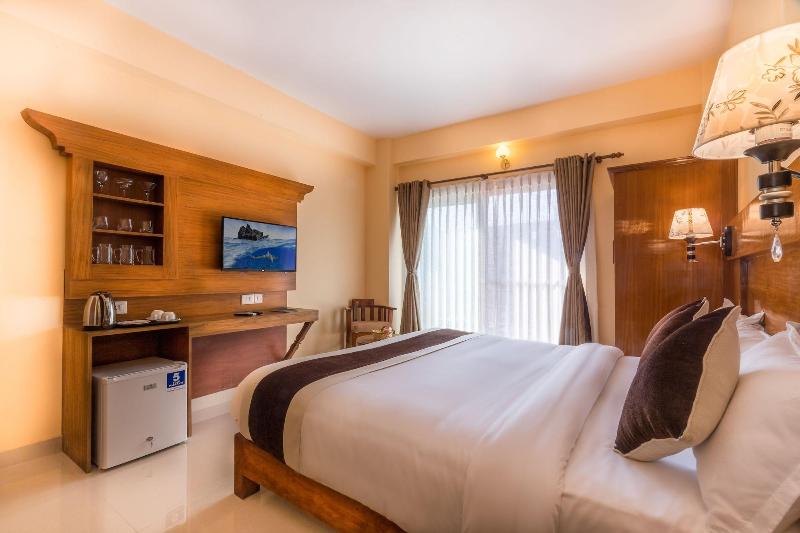 Hotel Lake Shore image