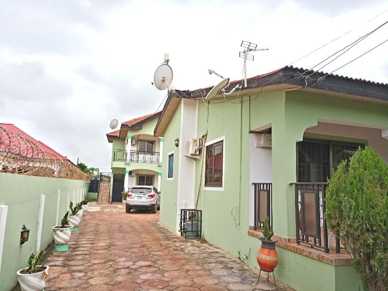 Ronna Apartments At Lakeside Estates image