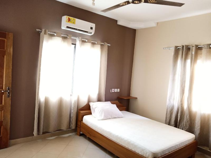 Ronna Apartments At Lakeside Estates image