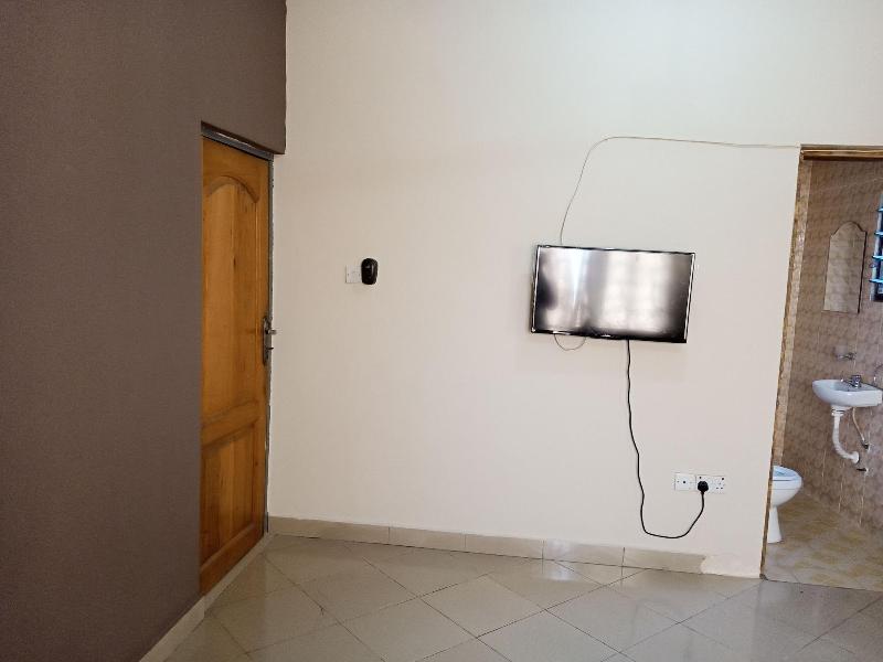 Ronna Apartments At Lakeside Estates image