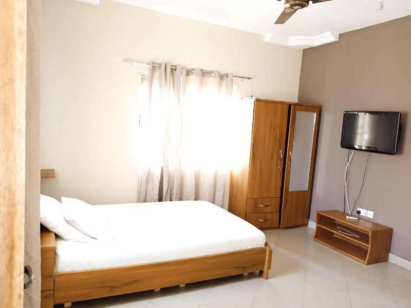 Ronna Apartments At Lakeside Estates image