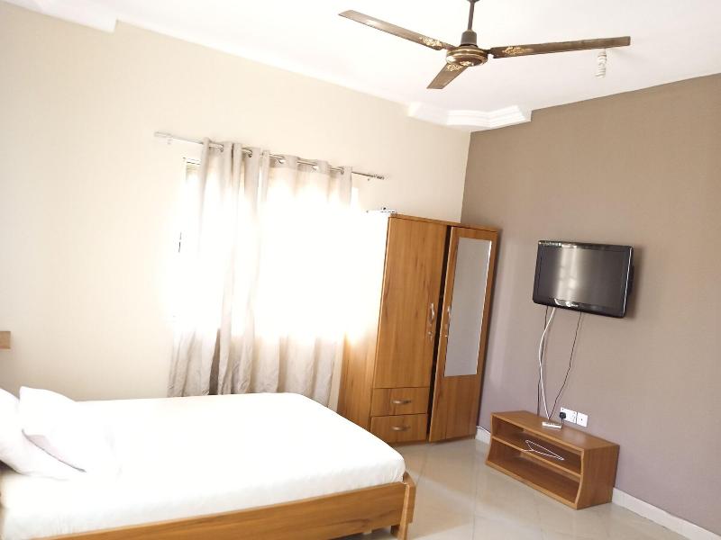 Ronna Apartments At Lakeside Estates image