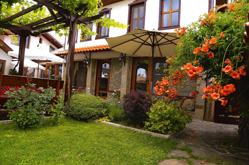 Iliikova House image