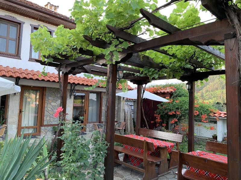 Iliikova House image