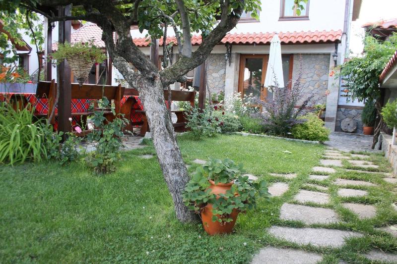 Iliikova House image