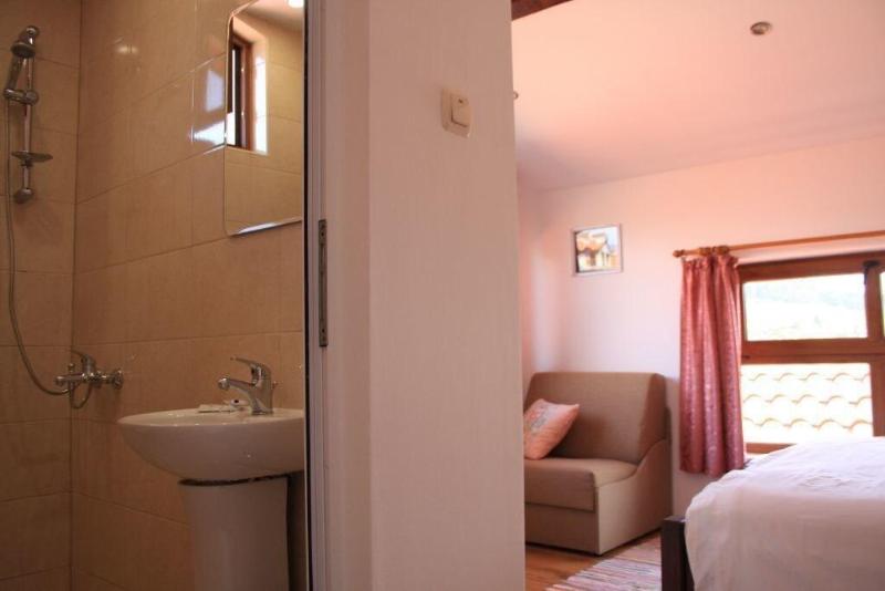 Iliikova House image