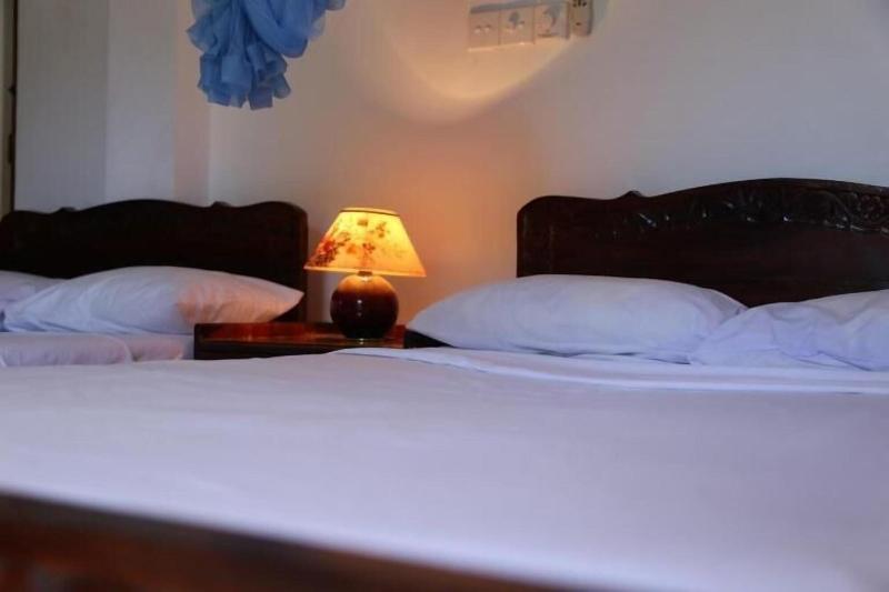 Hotel Whitehouse image