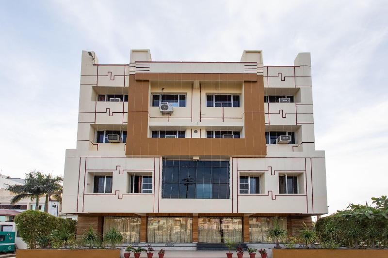 25042 Vikramaditya Hotel — general view