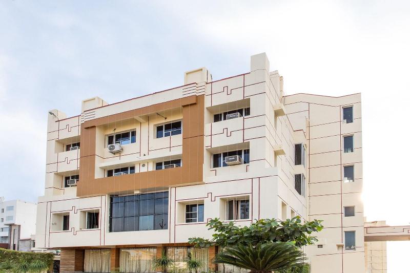 25042 Vikramaditya Hotel — general view