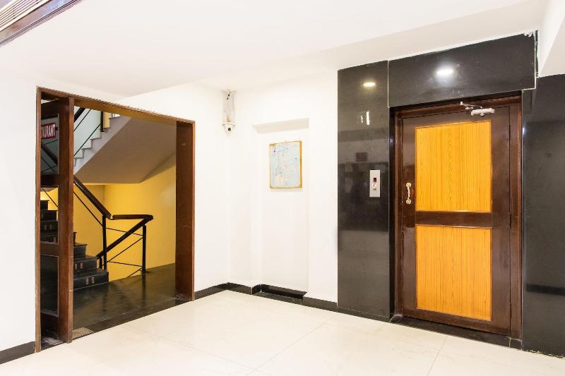 25042 Vikramaditya Hotel — view