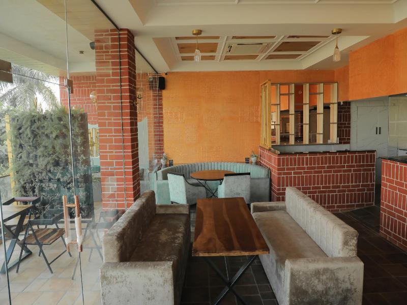 25042 Vikramaditya Hotel