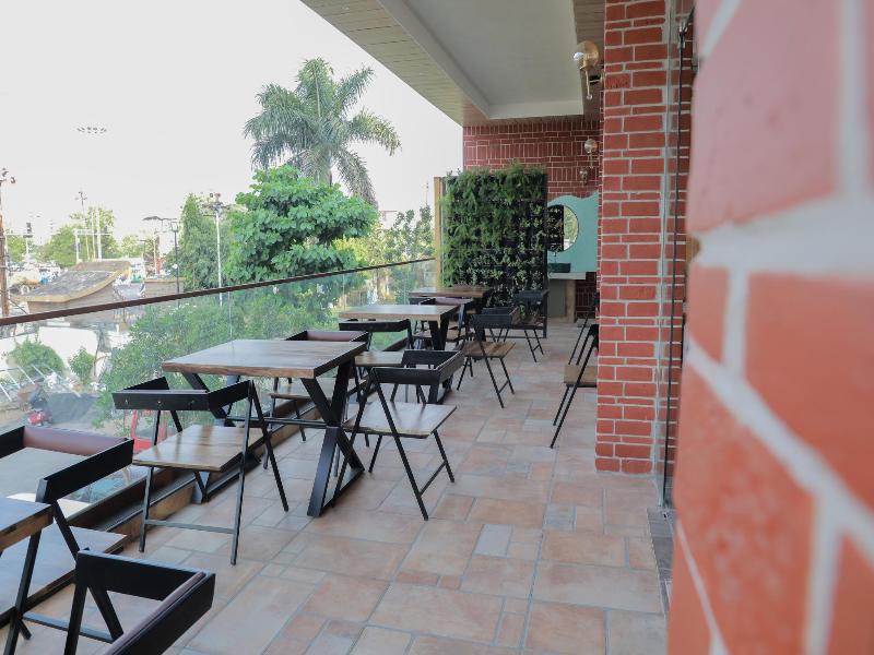 25042 Vikramaditya Hotel