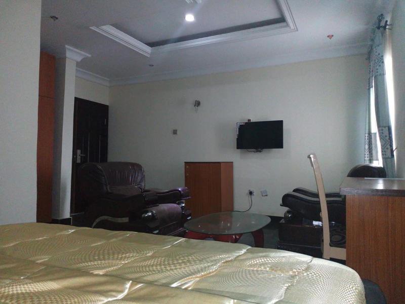 D Luxx Villa Suites image