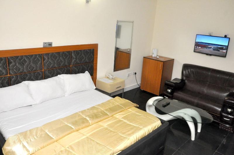 D Luxx Villa Suites image