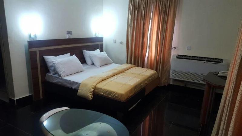 D Luxx Villa Suites image