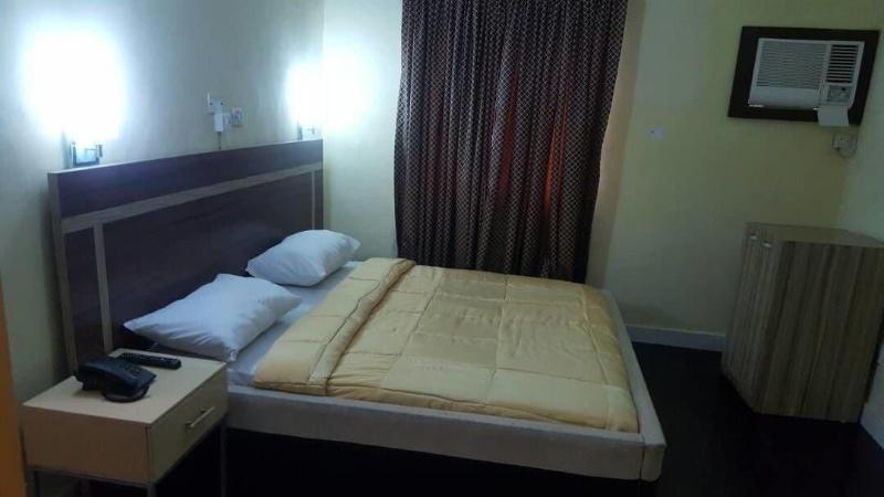 D Luxx Villa Suites image