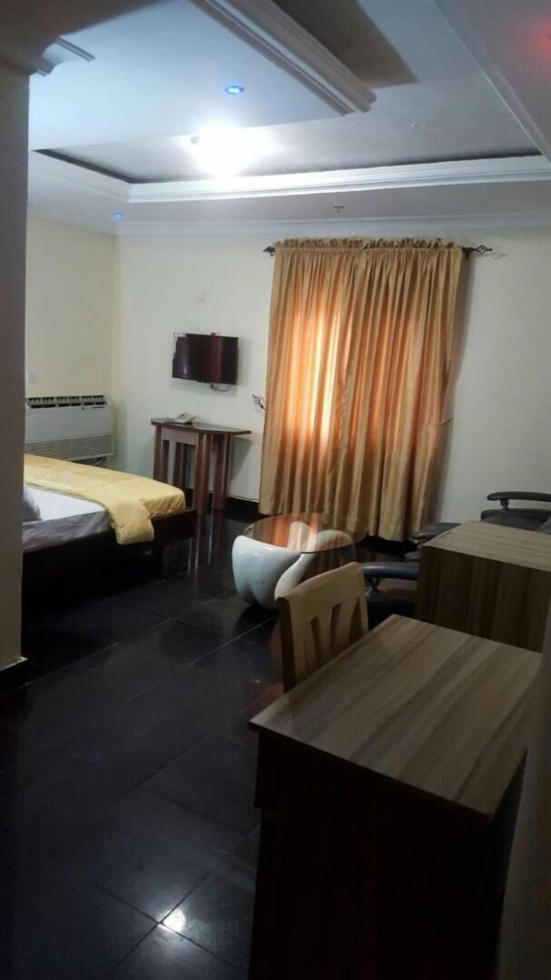 D Luxx Villa Suites image