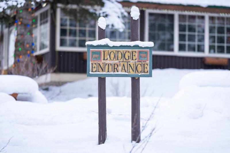 Storm Mountain Lodge Cabins Dining — general view