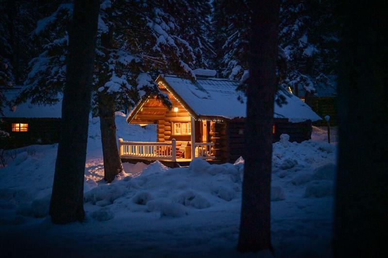 Storm Mountain Lodge Cabins Dining image
