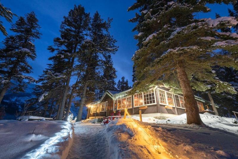 Storm Mountain Lodge Cabins Dining image