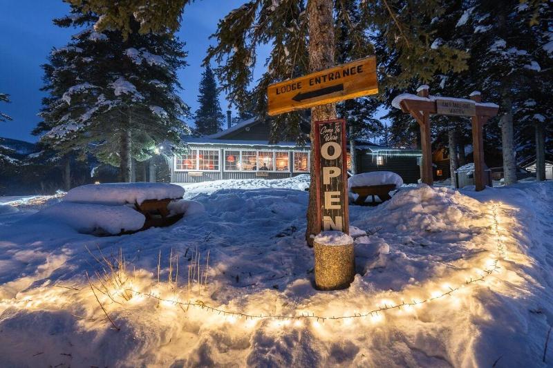 Storm Mountain Lodge Cabins Dining image