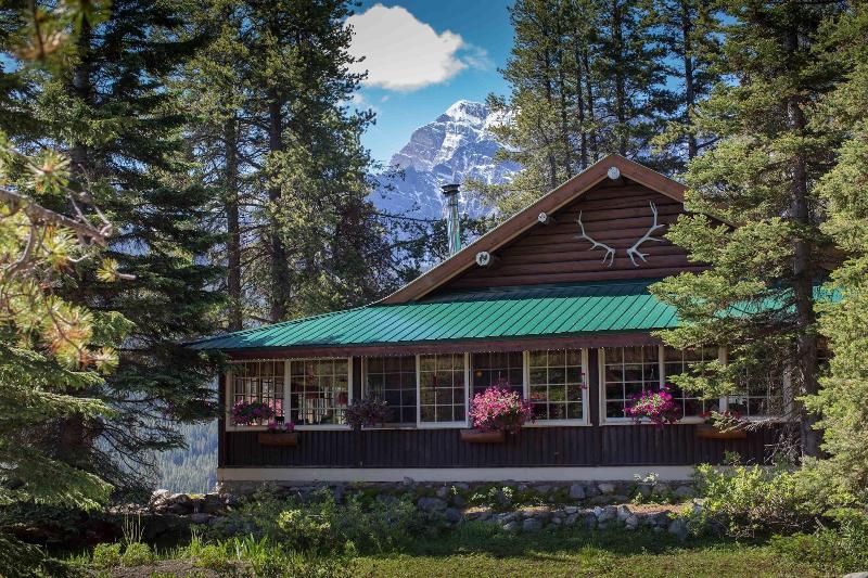 Storm Mountain Lodge Cabins Dining image