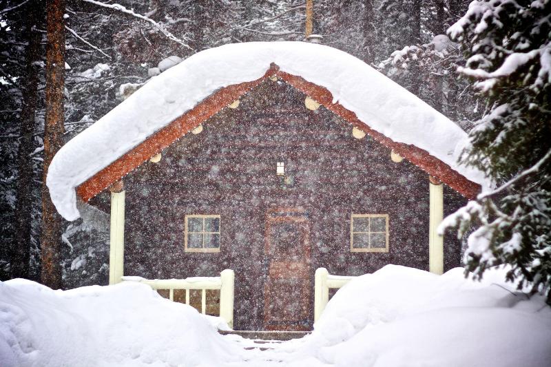 Storm Mountain Lodge Cabins Dining image