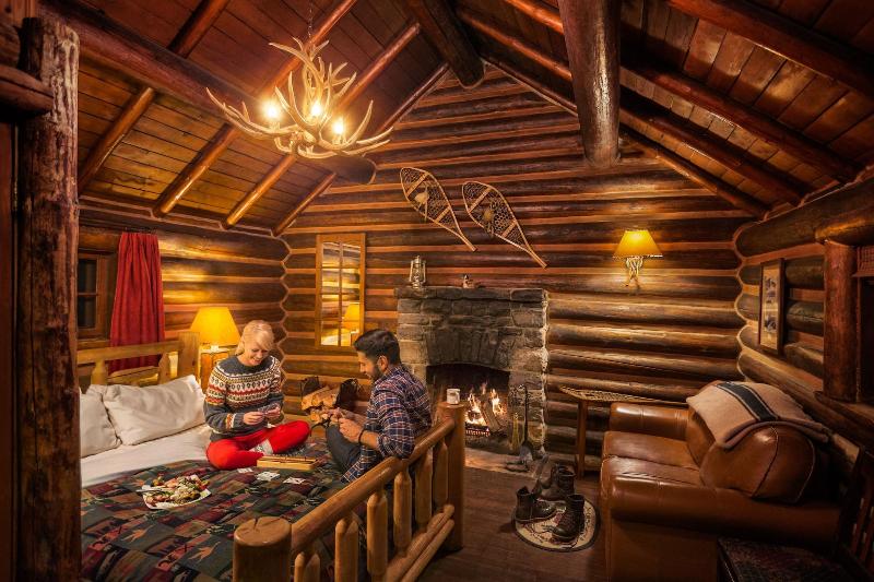 Storm Mountain Lodge Cabins Dining image