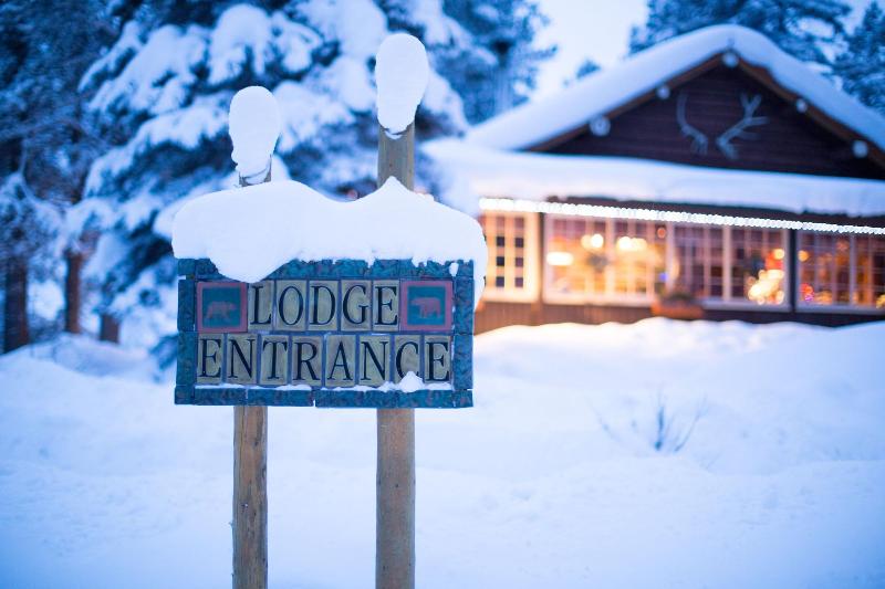 Storm Mountain Lodge Cabins Dining image