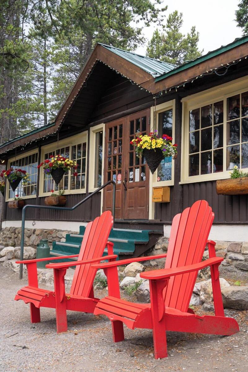 Storm Mountain Lodge Cabins Dining image